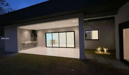 Casa para venda possui 236 metros quadrados com 3 quartos