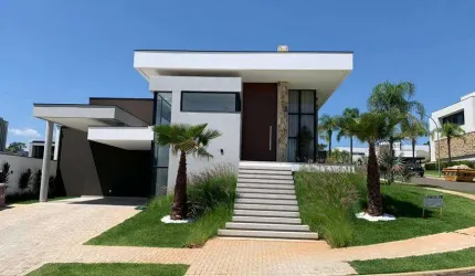 Casa para venda possui 244 metros quadrados com 3 quartos