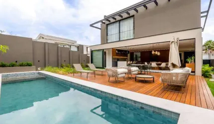 Casa para venda possui 540 metros quadrados com 6 suites em Alphaville Industrial - Barueri - SP