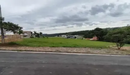Terreno de 1.000 m² plano no Condomínio Village Ipanema II