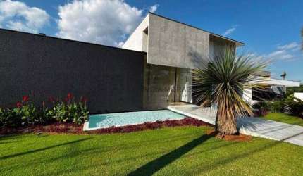 Casa obra-prima da arquitetura moderna, com 870m² na Fazenda Imperial