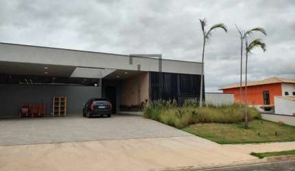 Linda Casa térrea com 321,74 m², 3 dormit, 4 vagas, Village Ipanema 2