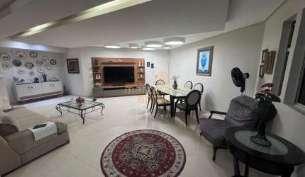 Vende-se apartamento de 170m&#178; nos Aflitos