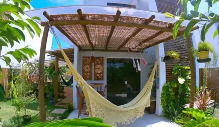 Casa solta de condomínio com 2 suítes