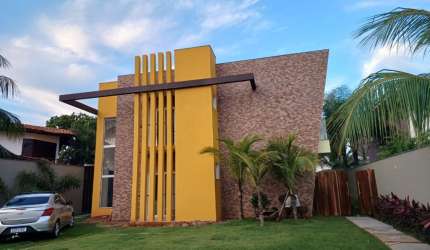 Casa nova com 8 suítes em Guarajuba