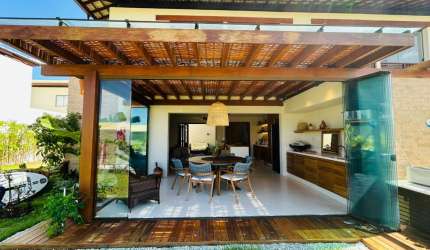 Casa de condomínio completa com 2 suites