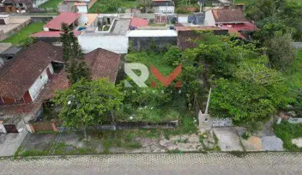 Terreno escriturado á 500 metros da praia, ideal para casa isolada no bairro jardim Regina na cidade
