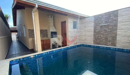 Casa geminada com piscina no bairro Verde Mar em Itanhaém/SP.
