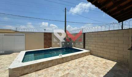 Casa moderna com piscina localizada no bairro Tupy, lado praia - Itanhaém/SP.