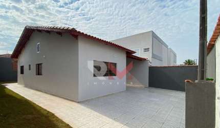 Casa lado praia com 3 dormitórios no Itaóca em Mongaguá/SP.