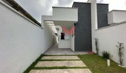 Casa térrea com piscina localizada no bairro Santa Júlia - Itanhaém/SP.
