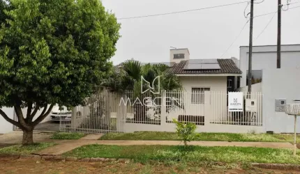 Casa com piscina perto do posto de saúde do Fraron  - CA417