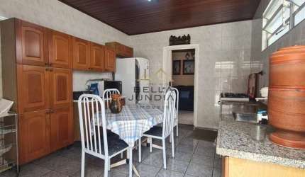 Casa Padrão a Venda com 2 dormitórios