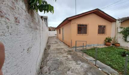 CASA AMPLA COM TERRENO NO PINHEIRINHO/SÍTIO CERCADO
