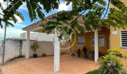 casa de 3 quartos  sendo 1 suíte, toda completa de planejados, 1 banheiro social, sala de jantar e  estar, cozinha corredores laterais, quintal 2 vagas de garagem casa e esquina... top top codigo: 763