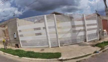 Casa Santa Terezinha com edícula no fundo codigo: 92259