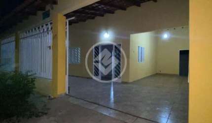 casa na COHAB nova com 3 quartos  dois banheiros, 1 cozinha, 1 área interna, 1 sala , 3 vagas de garagem com uma piscina maravilhosa , em frente a praça do bairro uma casa espetacular pronta para vc m