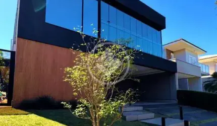 Vende-se ou Aluga-se Sobrado no Condomínio Belvedere 1 - 3 Suítes Térreas - Com Planejados - Bairro Jardim Imperial - Cuiabá (MT) - Valor: R$ 3.200.000,00 e Aluguel: R$ 15.000,00 codigo: 110049