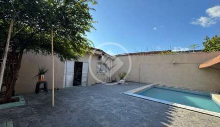 CASA COM PISCINA 3 quartos c/ piscina 2 vagas e quintal codigo: 95926
