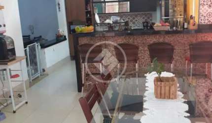 Vende-se Casa em Várzea Grande (MT) - Bairro Canelas - 5 Quartos sendo 2 Suítes - 450 m² de terreno, sendo 370 m² construído - Valor: R$ 650.000,00 - Imobiliária My Broker Araés codigo: 106876