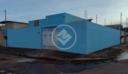 Casa de esquina, como 2 quartos, sendo 1 suíte, sala integrada com cozinha, banheiro social, área de serviço, garagem coberta para 1 carro, quinta e reservatório de água. codigo: 118646