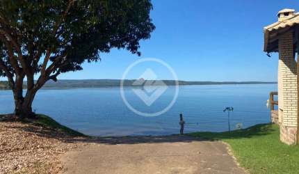 Casa de Sossego à beira do Lago do Manso, dentro de Condomínio, contento quatro suítes mobiliadas, todas com ar condicionados, duas salas, cozinha americana, duas varandas com ventiladores, piscina. c