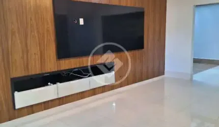 Sobrado à venda no Condomínio Mont Serrat, com móveis planejados na sala, cozinha e nas 03 suítes. codigo: 124886