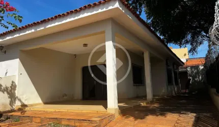 Vende-se casa térrea de esquina no Bairro Goiabeiras - 410 m² de terreno / 250 m² de construção - já com armários - Cuiabá (MT) - Valor de Venda: R$ 850.000,00 codigo: 126288