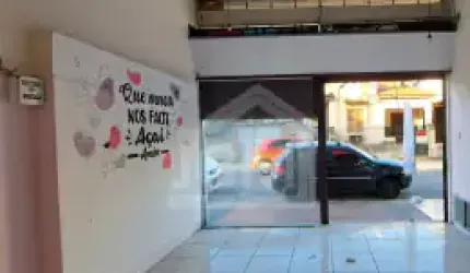 LOJA DE 50m² COMPOSTA POR UM BANHEIRO.