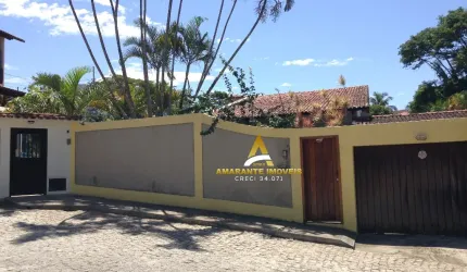 Vendo na Gloria Casa de Condomínio com 4 Quartos e 3 banheiros , piscina, quintal amplo , Macaé/RJ
