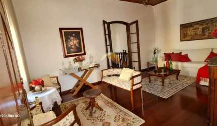 VENDO ENCANTADORA CASA NO CENTRO DE ITAJUBÁ! - CA1385