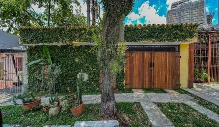 Linda casa com excelente área verde