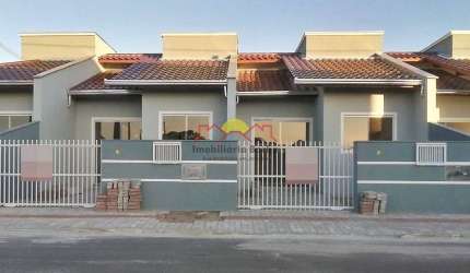 Casa Geminada com Suíte e Vaga de Garagem