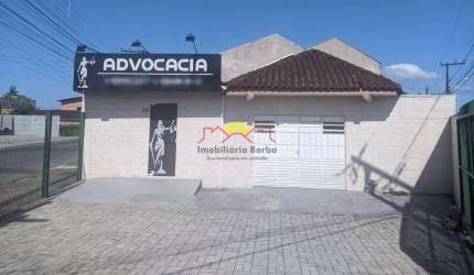 Casa de Esquina com Sala para Escritório