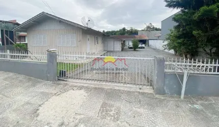Amplo Terreno em Ótima Localização com 880m²