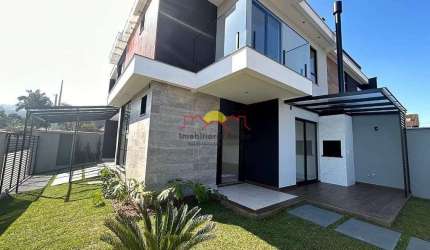 Sobrado Geminado de Esquina com Piscina