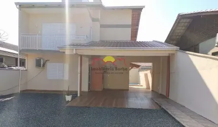 Casa Averbada Semi Mobiliada à 150 Metros da Praia