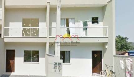 Sobrado Geminado com 03 Quartos e Sacada