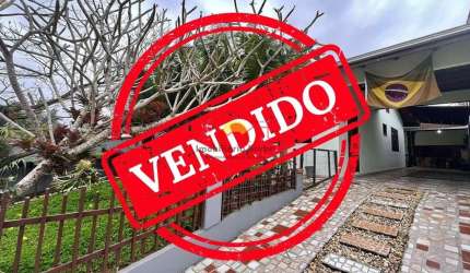 Casa com 02 Quartos e 03 Vagas de Garagem