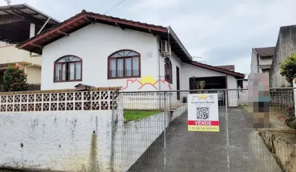 Casa com 02 Quartos e Amplo Terreno