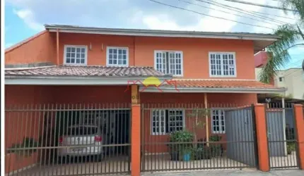 Ampla Casa Semi Mobiliada com 6 Quartos