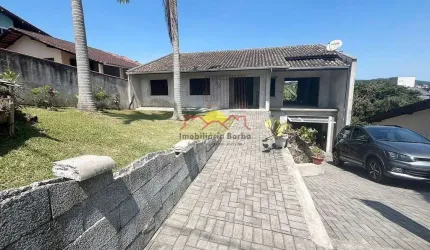 Casa Semi Mobiliada com Amplo Terreno e 05 Quartos