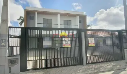 Amplo Sobrado Geminado com 04 Vagas de Garagem