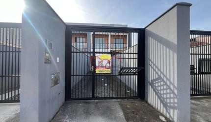 Sobrado Geminado com Amplo Terreno e 02 Suítes