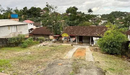 Amplo Terreno com Área Total de 450 m²
