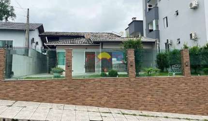 Casa Mobiliada 6 vagas de garagem Joinville