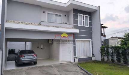 Linda Casa Semi Mobiliada com 04 Quartos e Edícula