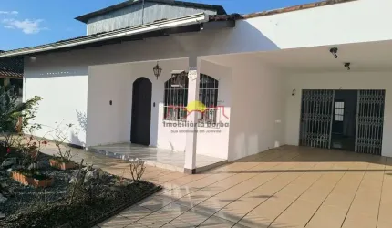 Casa com 03 Quartos e Churrasqueira no Floresta