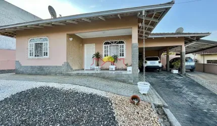 Casa Semi Mobiliada com 03 Quartos e Churrasqueira