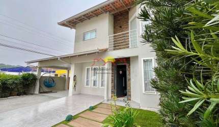 Lindo Sobrado Semi Mobiliado com 04 Quartos
